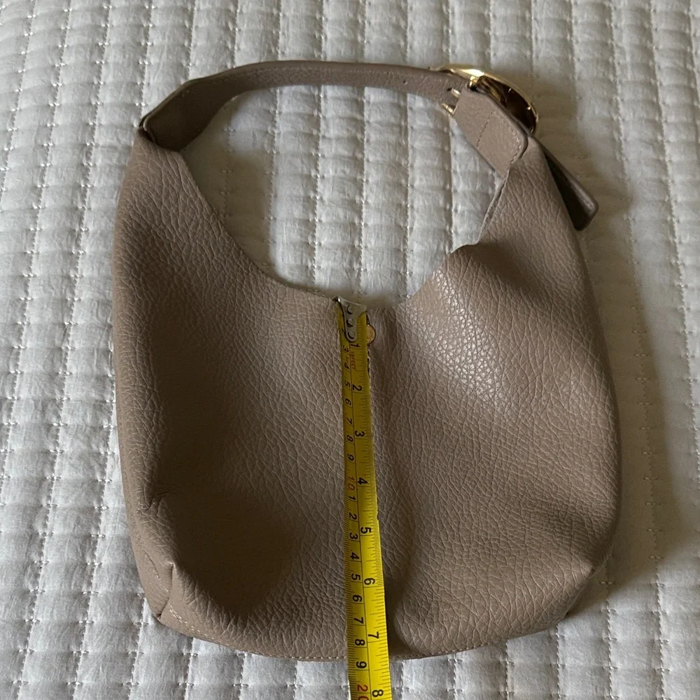 ITALIAN Tan Taupe Beige 100% Leather purse bag gold buckle purchased in Italy 🇮🇹